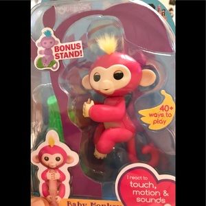 Authentic WowWee Fingerling🐒 Bella